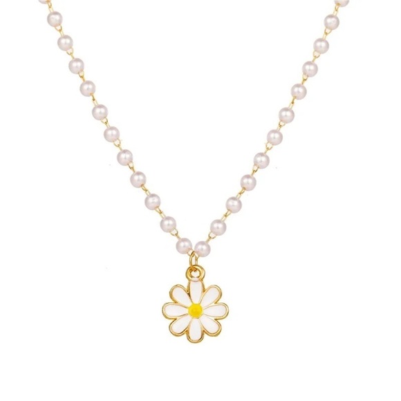 💖5 items for $25 Sale!💖 Daisy Pendant Necklace - Picture 5 of 5